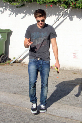Exclusive - Zac Efron Out in Los Angeles